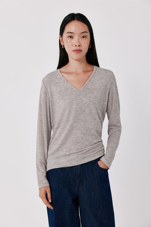 Cortefiel V-neck basic T-shirt Beige