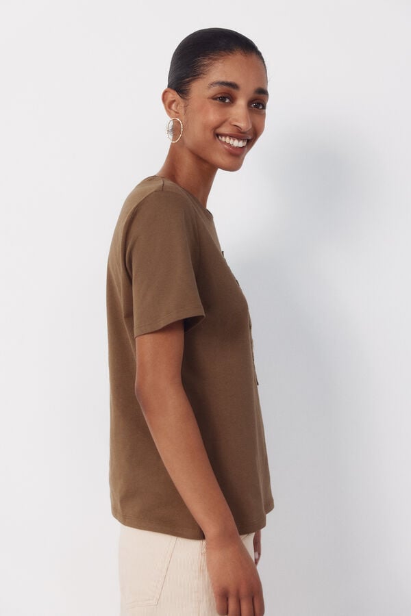 Cortefiel T-shirt with crochet patch Kaki