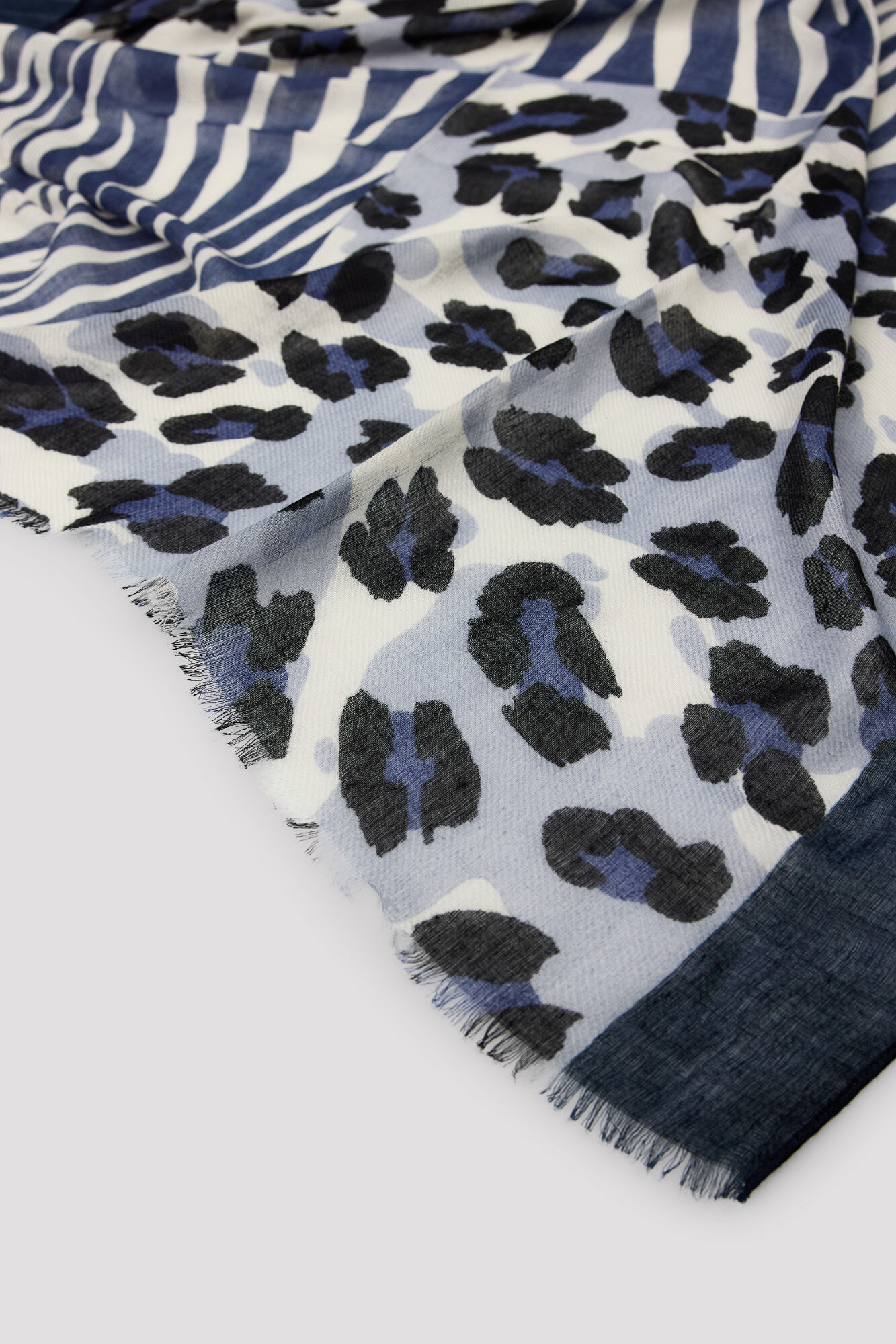 Cortefiel Animal print combination scarf