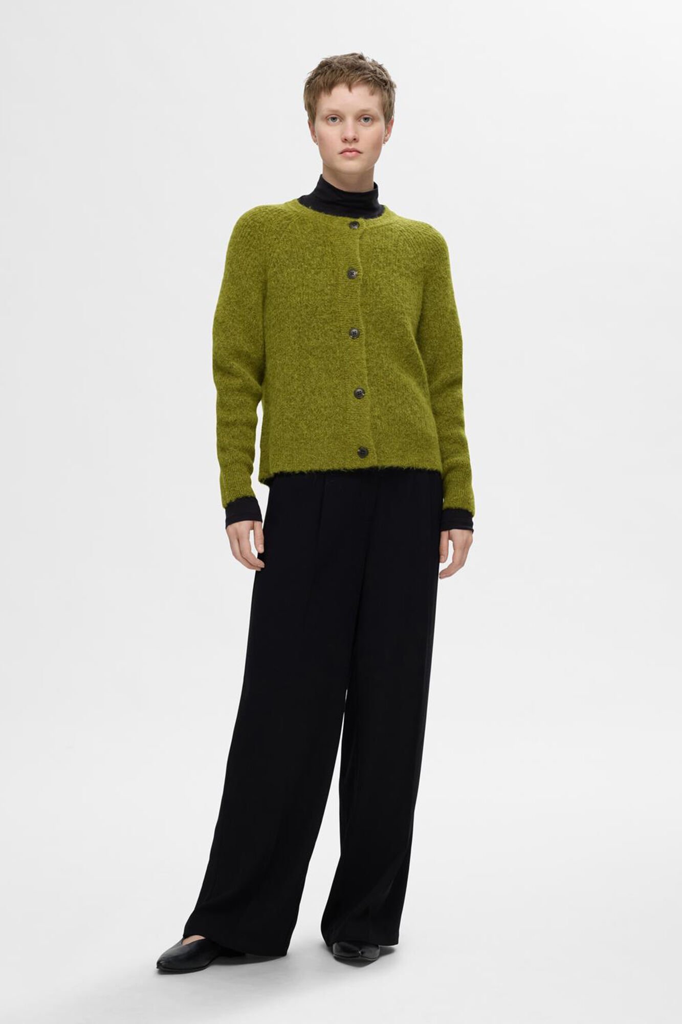 Short cardigan made of wool and alpaca. Cardigans Cortefiel