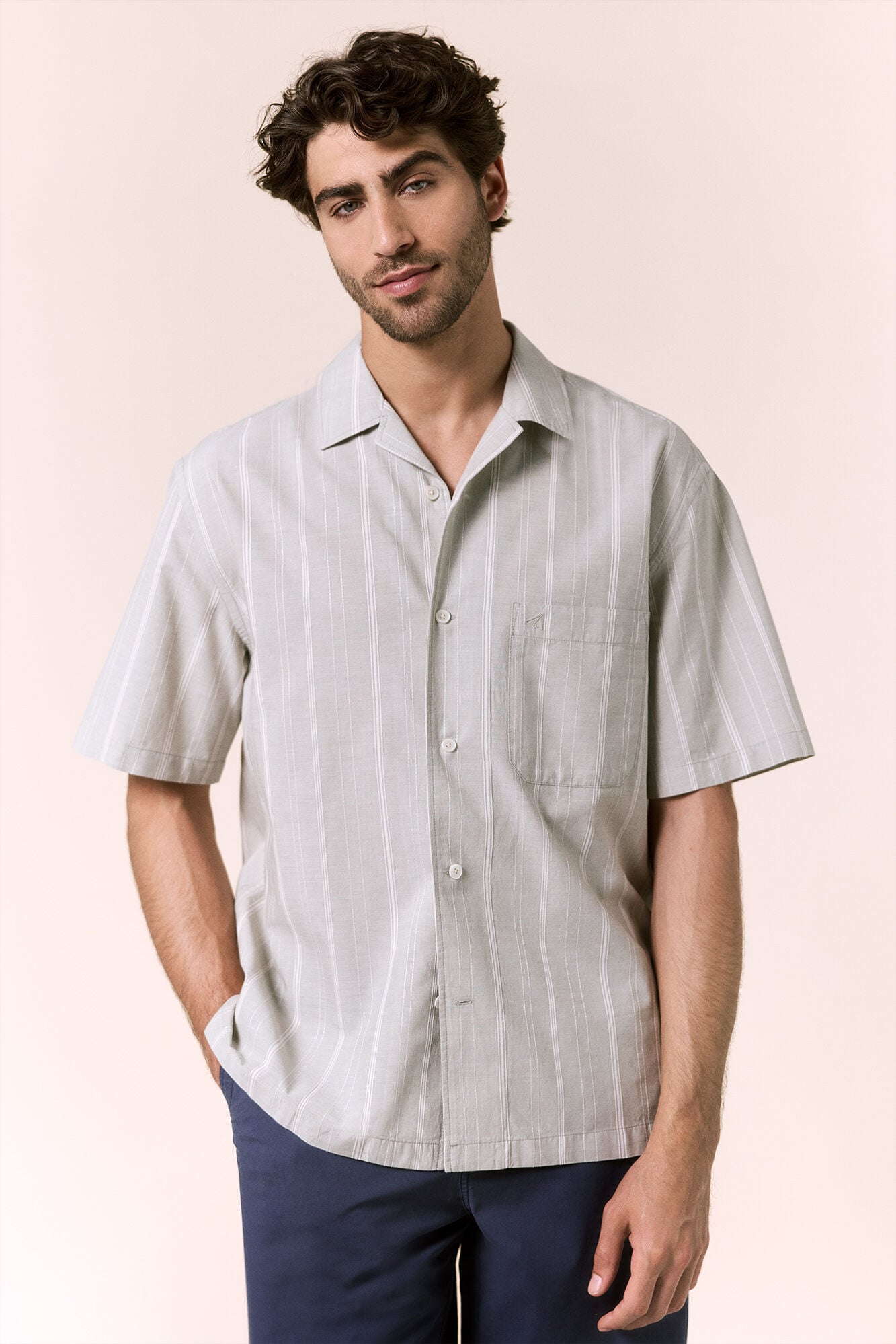 OOTO Camisa de riscas de manga curta com gola bowling