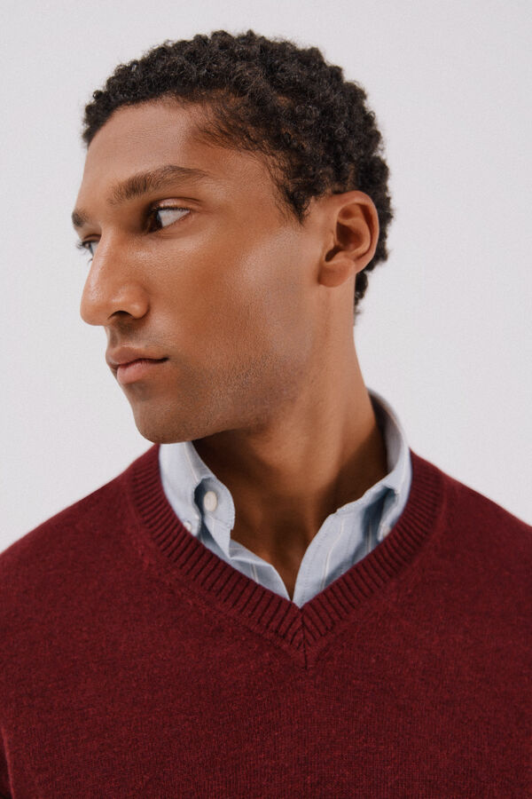Cortefiel Lambswool round V wool sweater Maroon