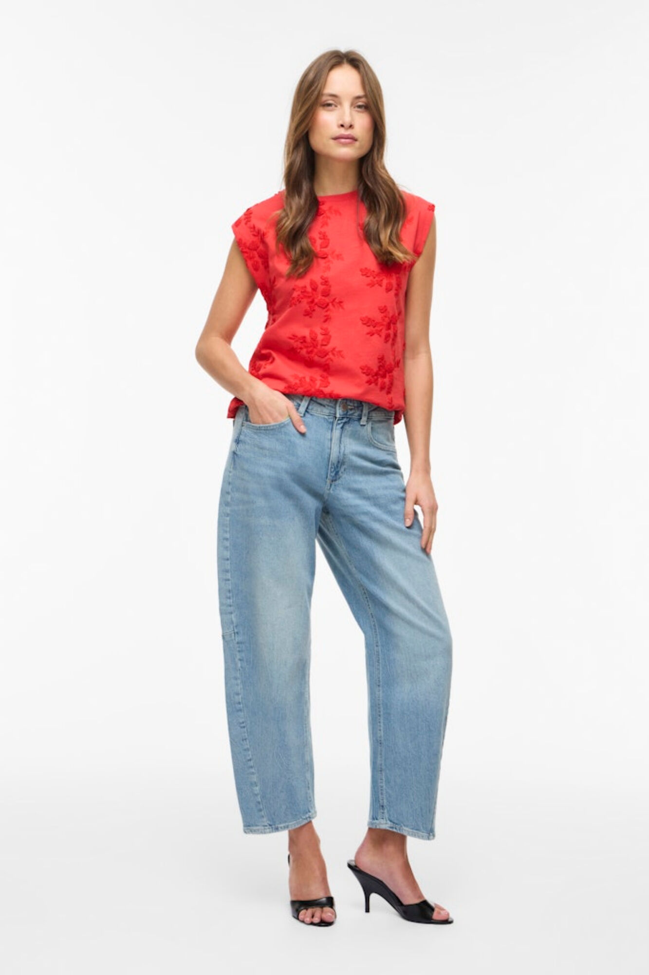 Vila Top sem mangas com bordados em algod&atilde;o