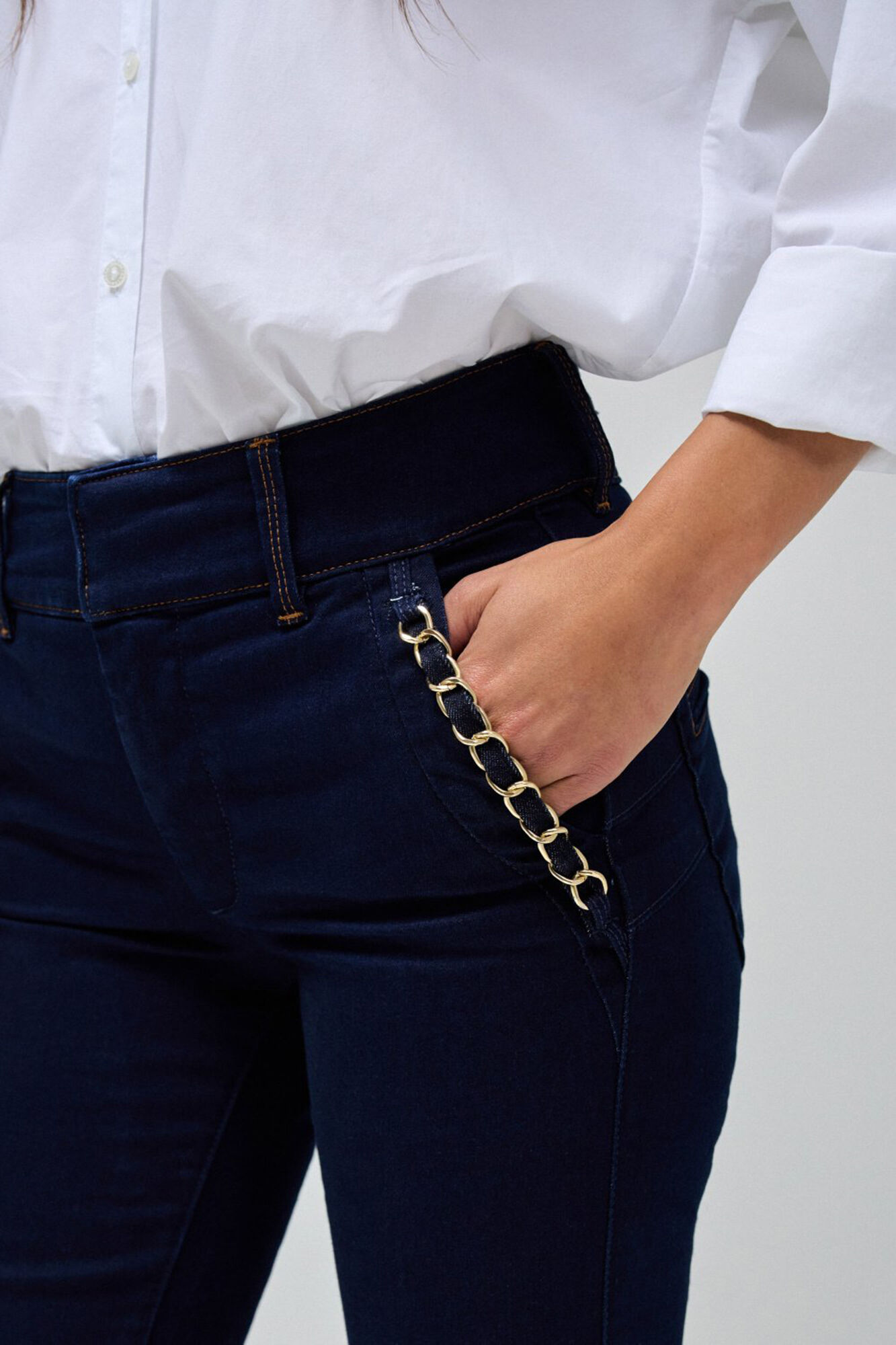 Cortefiel Secret chino acampanado