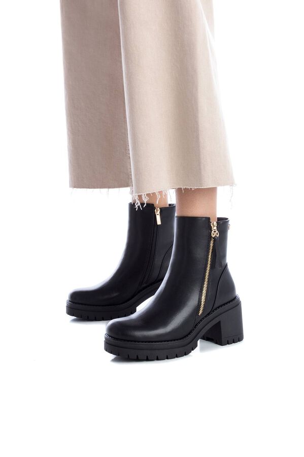 XTI Botins feminina de salto alto com fecho-&eacute;clair Preto