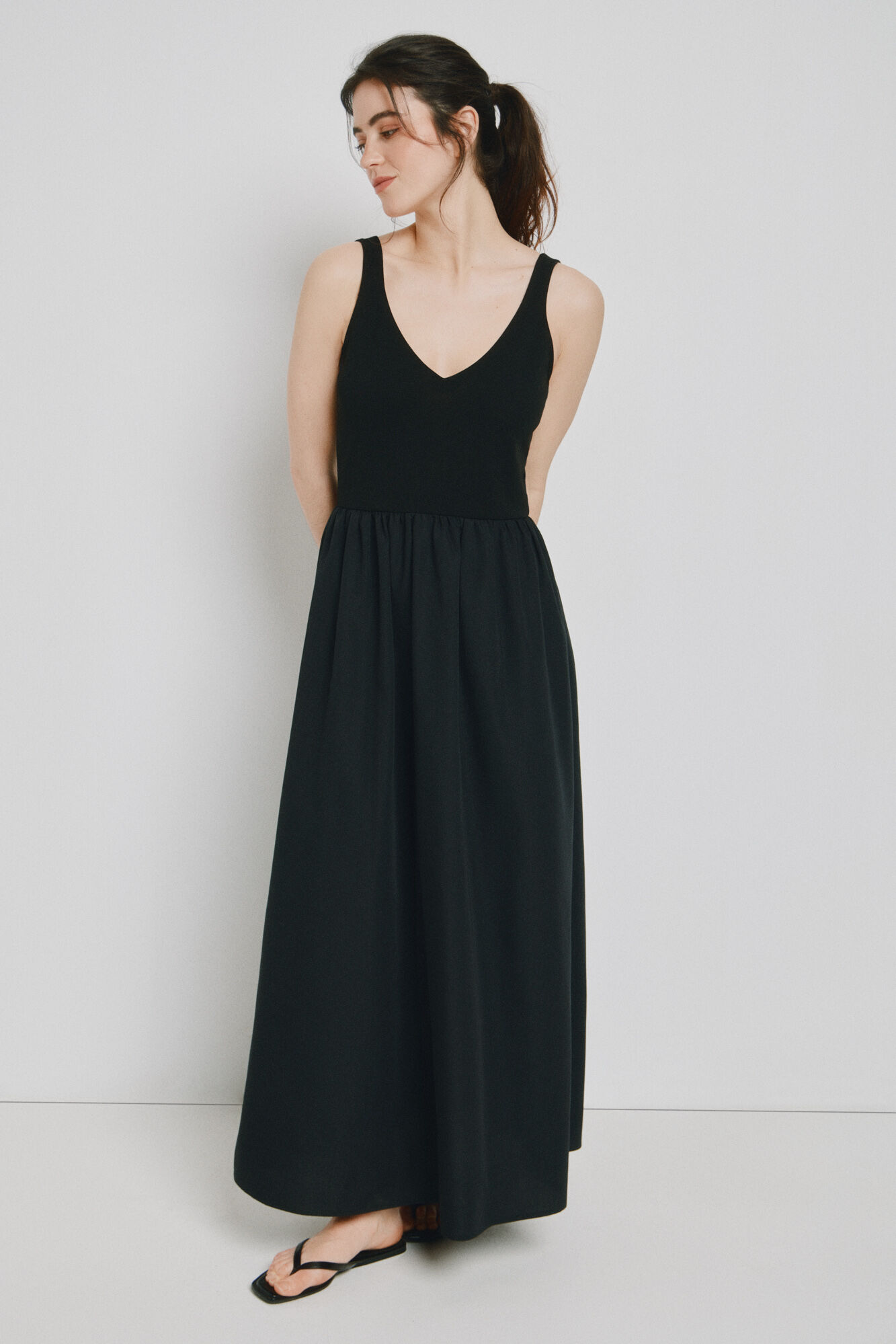 Vero Moda Vestido comprido com gola em bico sem mangas