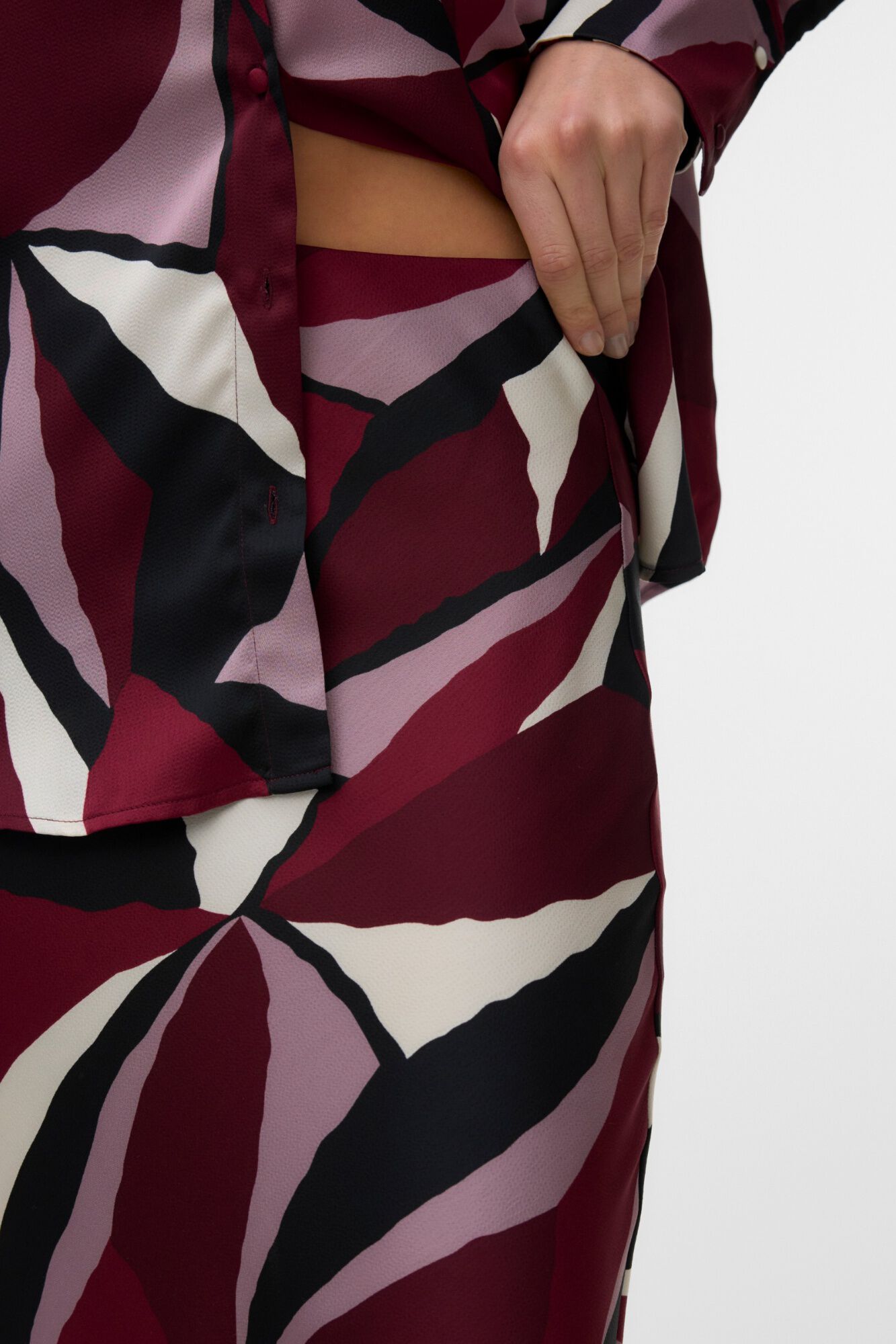 Vero Moda Printed satin-finish skirt