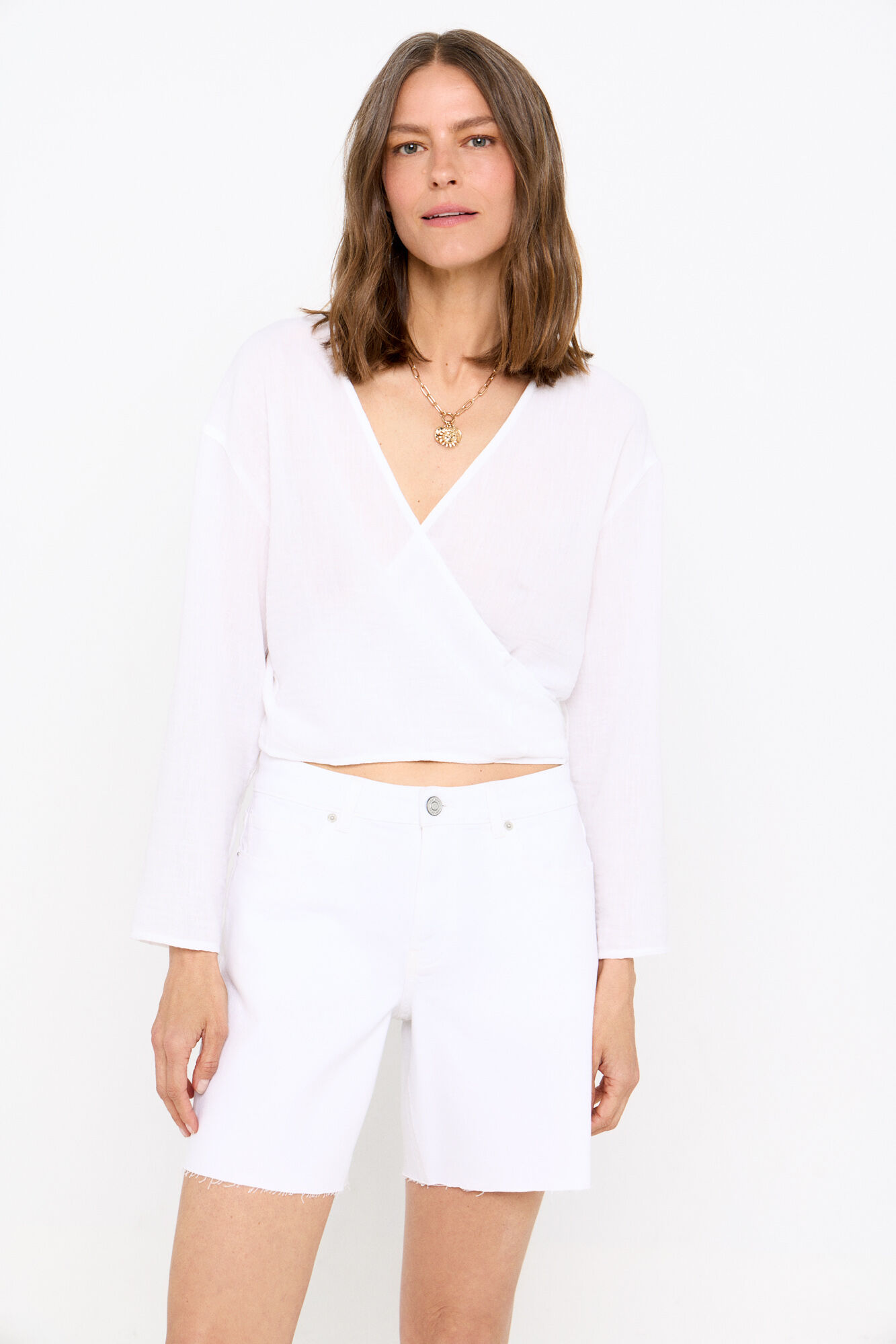 Bermuda vaquera desflecada Pantalones cortos de mujer Cortefiel