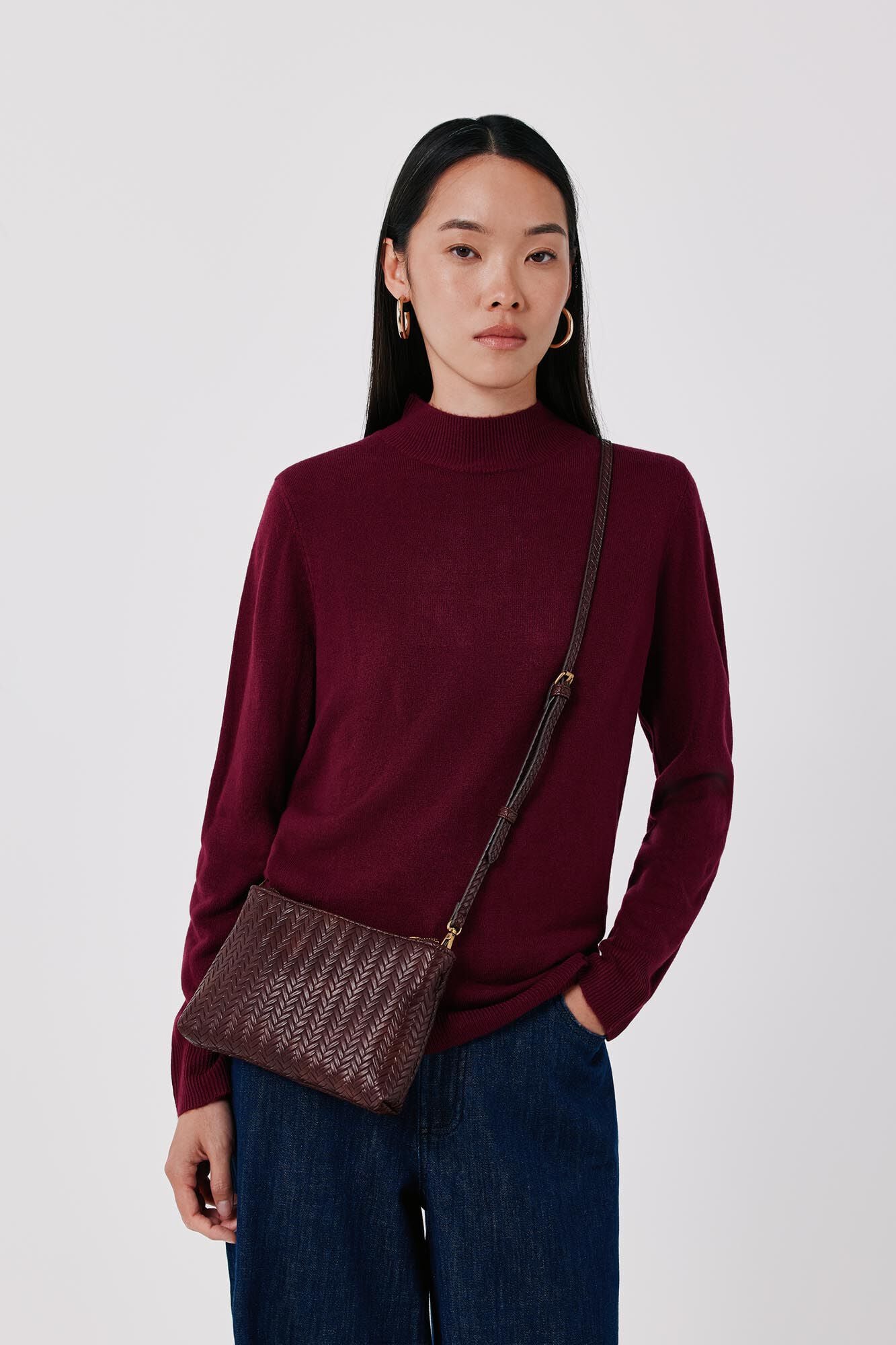 Cortefiel Textured crossbody wallet