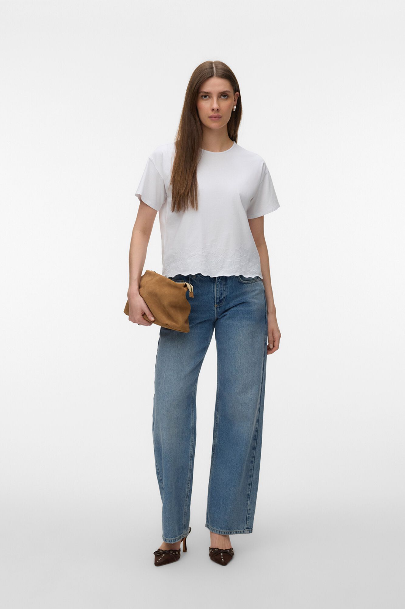 Vero Moda T-shirt b&aacute;sica com detalhe estampado na parte de baixo