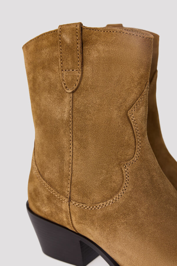 Cortefiel Leather topstitched ankle boot Nude