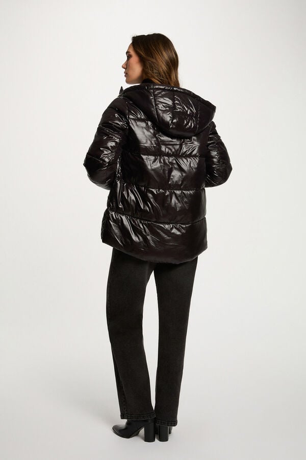 Morgan Sobretudo curta e brilhante Preto