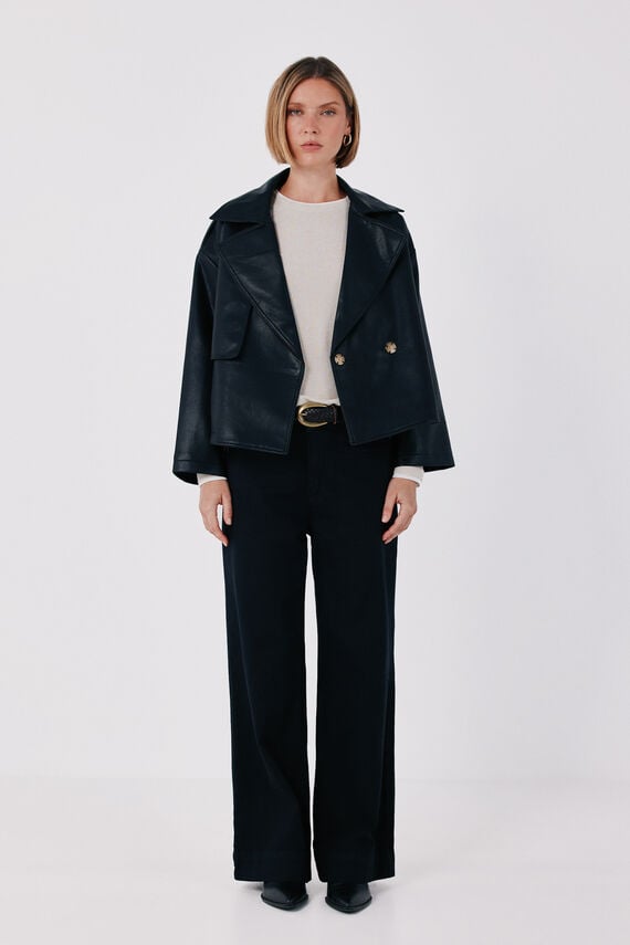 Gabardina corta efecto piel