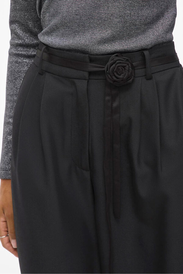 Vila Calça social de pernas largas com cinto de flores Preto