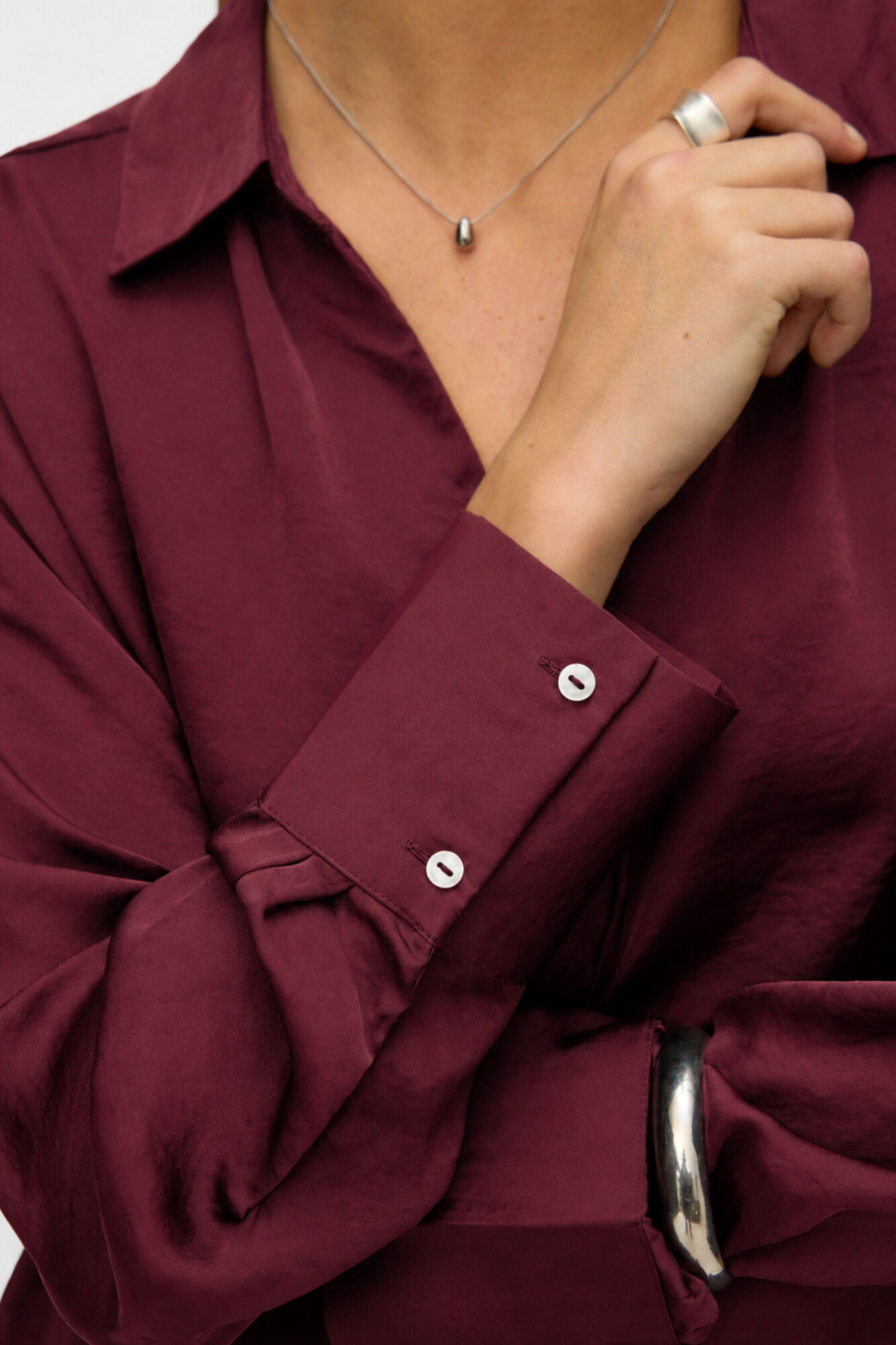 Vero Moda Camisa acetinada de corte folgado