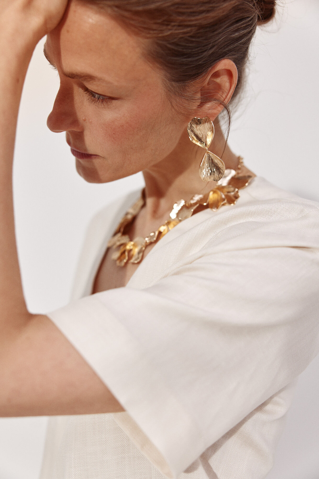 Cortefiel Petal earrings