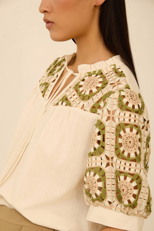 Meisie Crochet blouse Printed white
