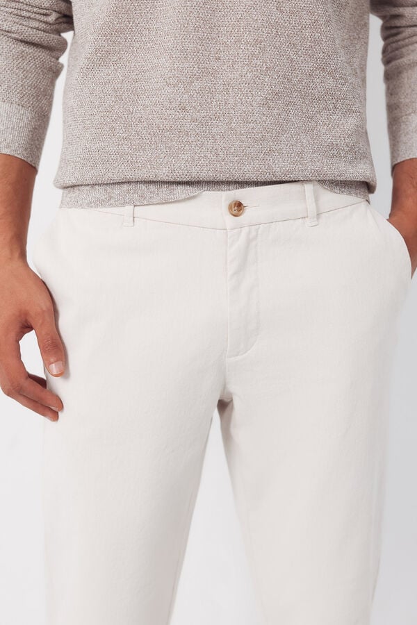 Cortefiel Regular cotton- linen chinos trousers Ivory