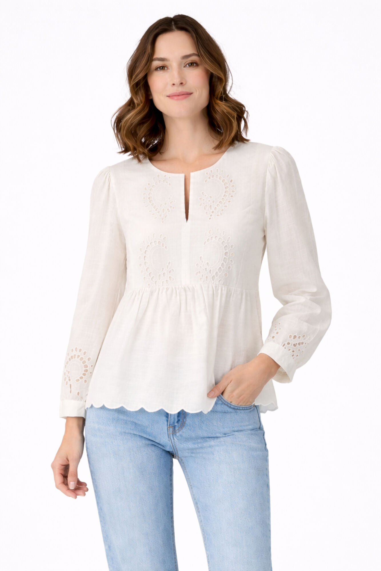 Vila Blusa de manga 3/4 com renda inglesa em algod&atilde;o