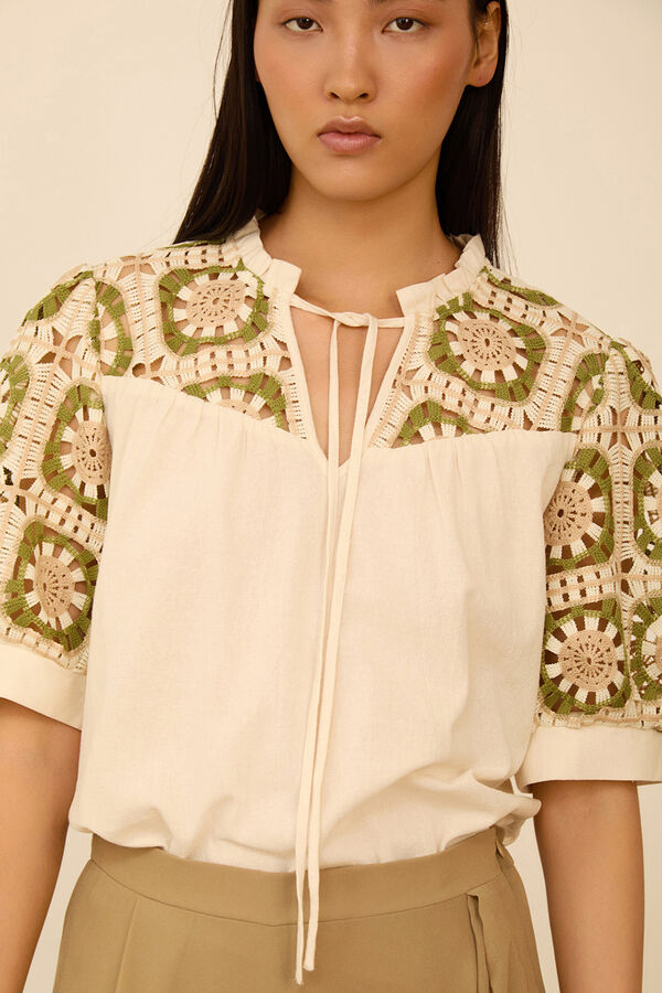 Meisie Crochet blouse Printed white