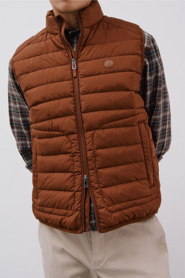 Cortefiel Ultra-light quilted gilet Brown