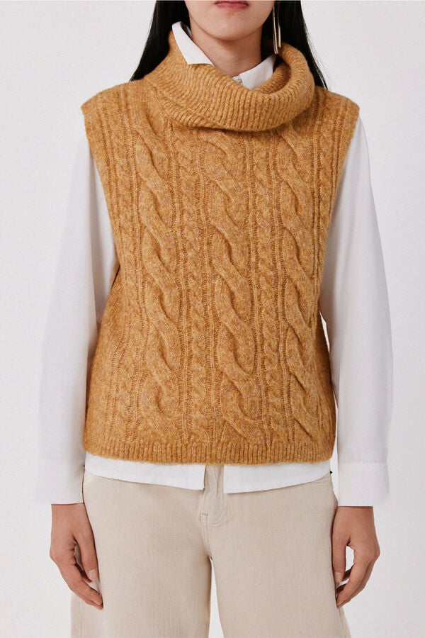 Cortefiel Braided knit gilet Gold