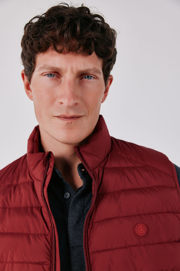 Cortefiel Ultralight puffer gilet Maroon