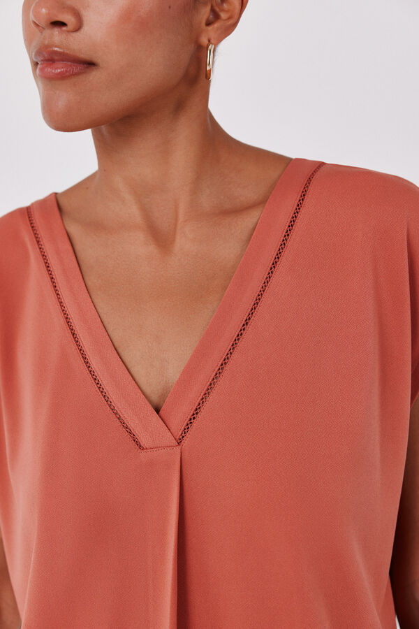 Cortefiel V-neck T-shirt with lace detail Coral