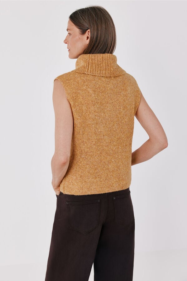 Cortefiel Braided knit gilet Gold