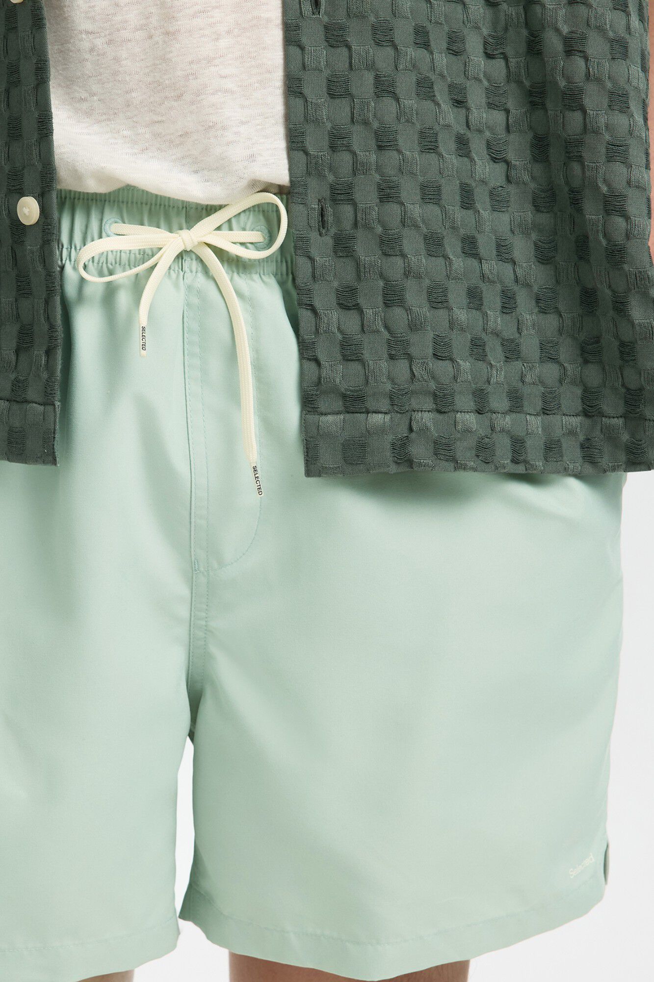 Selected Ba&ntilde;ador tipo bermuda