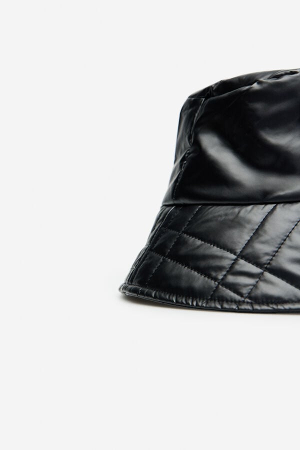Cortefiel Padded bucket hat Black