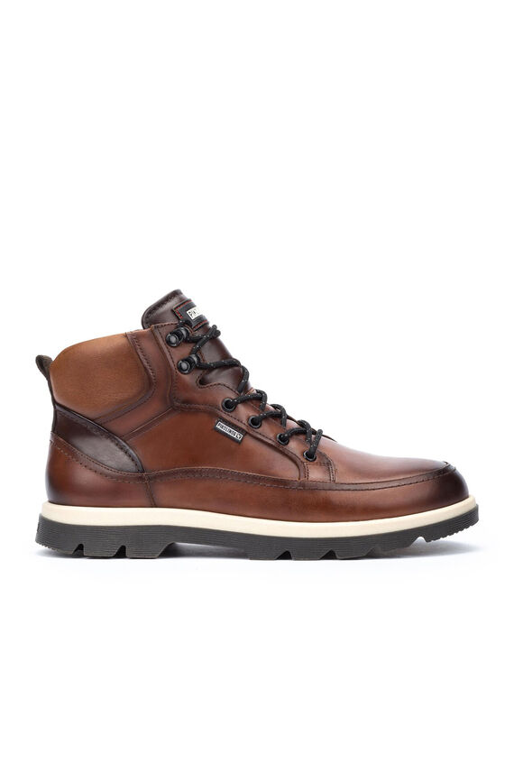 Botines acordonados