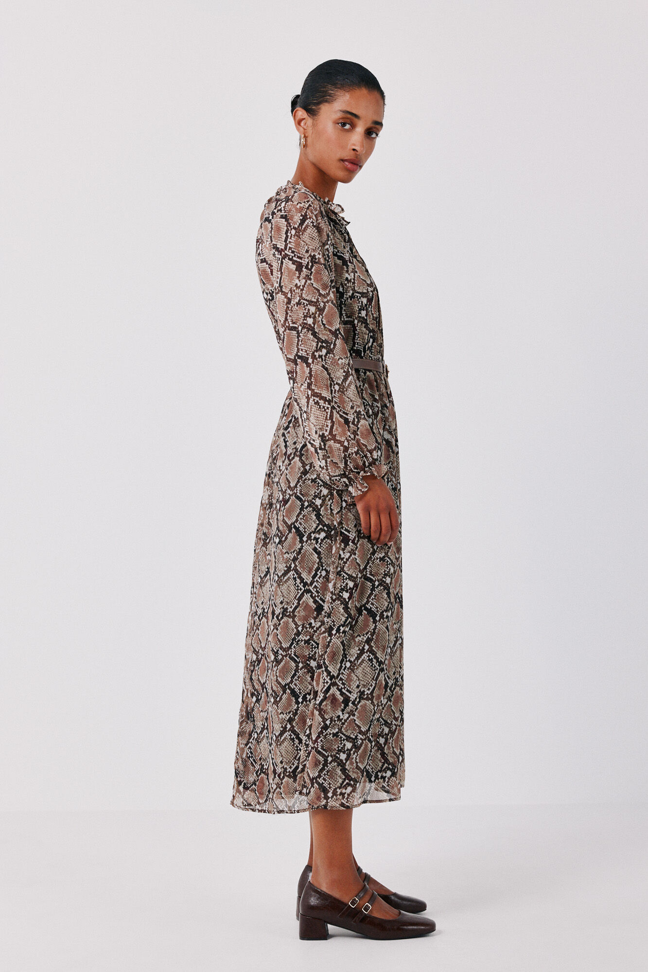 Cortefiel Printed fluid dress with belt