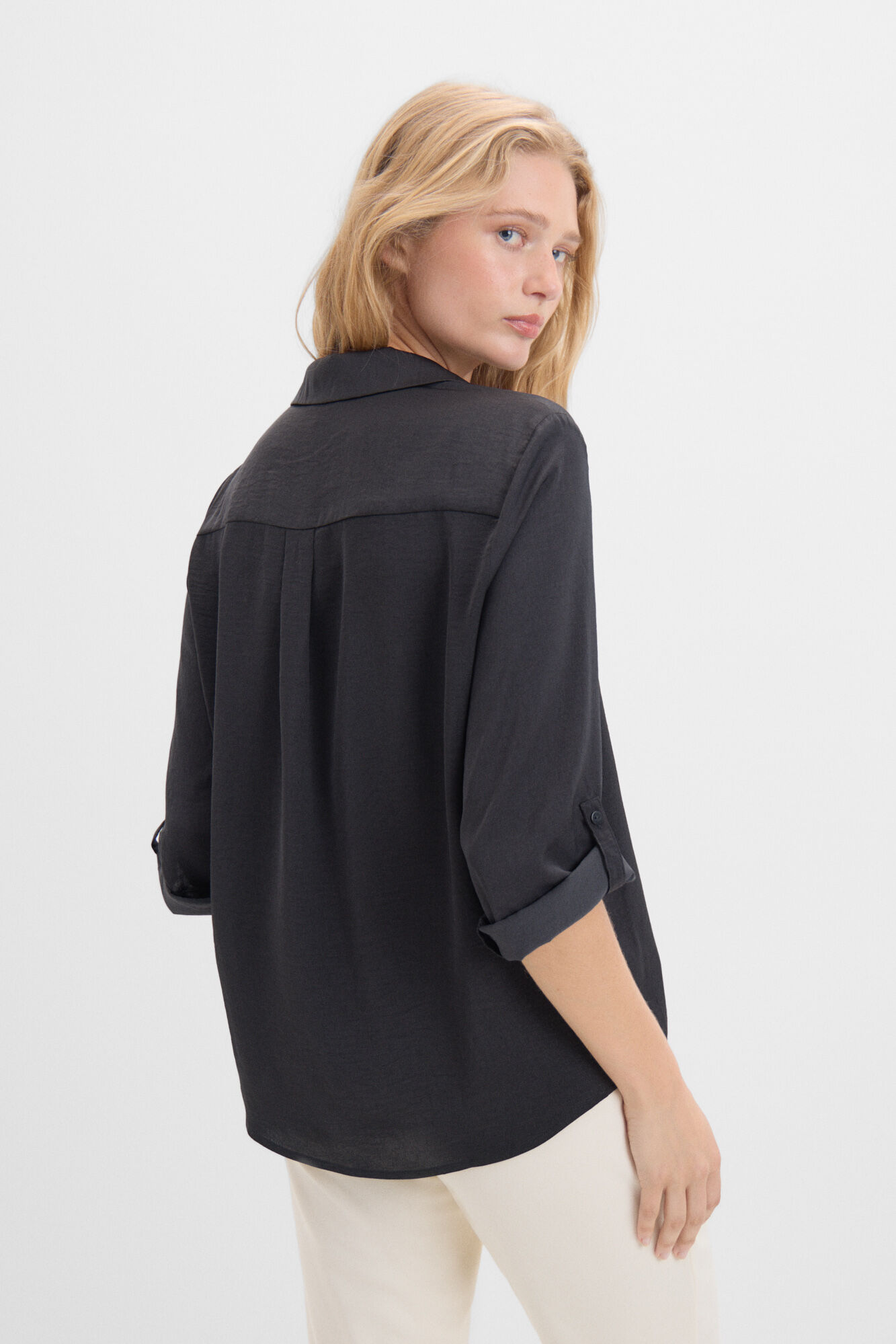 Blusa satinada cuello solapa Blusas de mujer Cortefiel