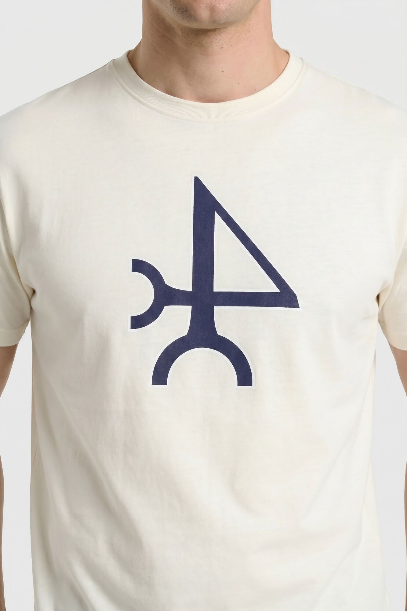 Valecuatro T-shirt logo