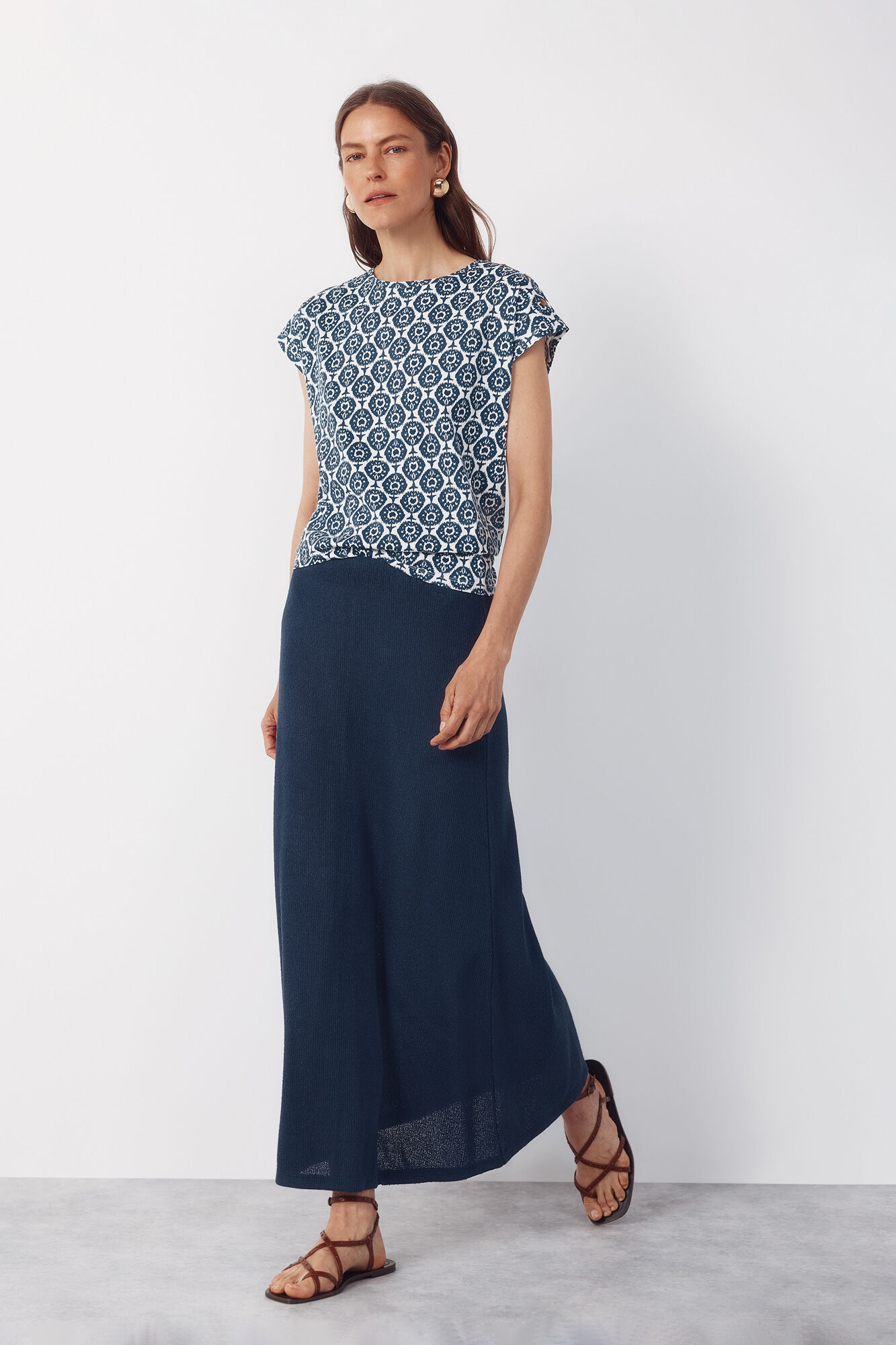 Cortefiel Basic t-shirt with gold buttons
