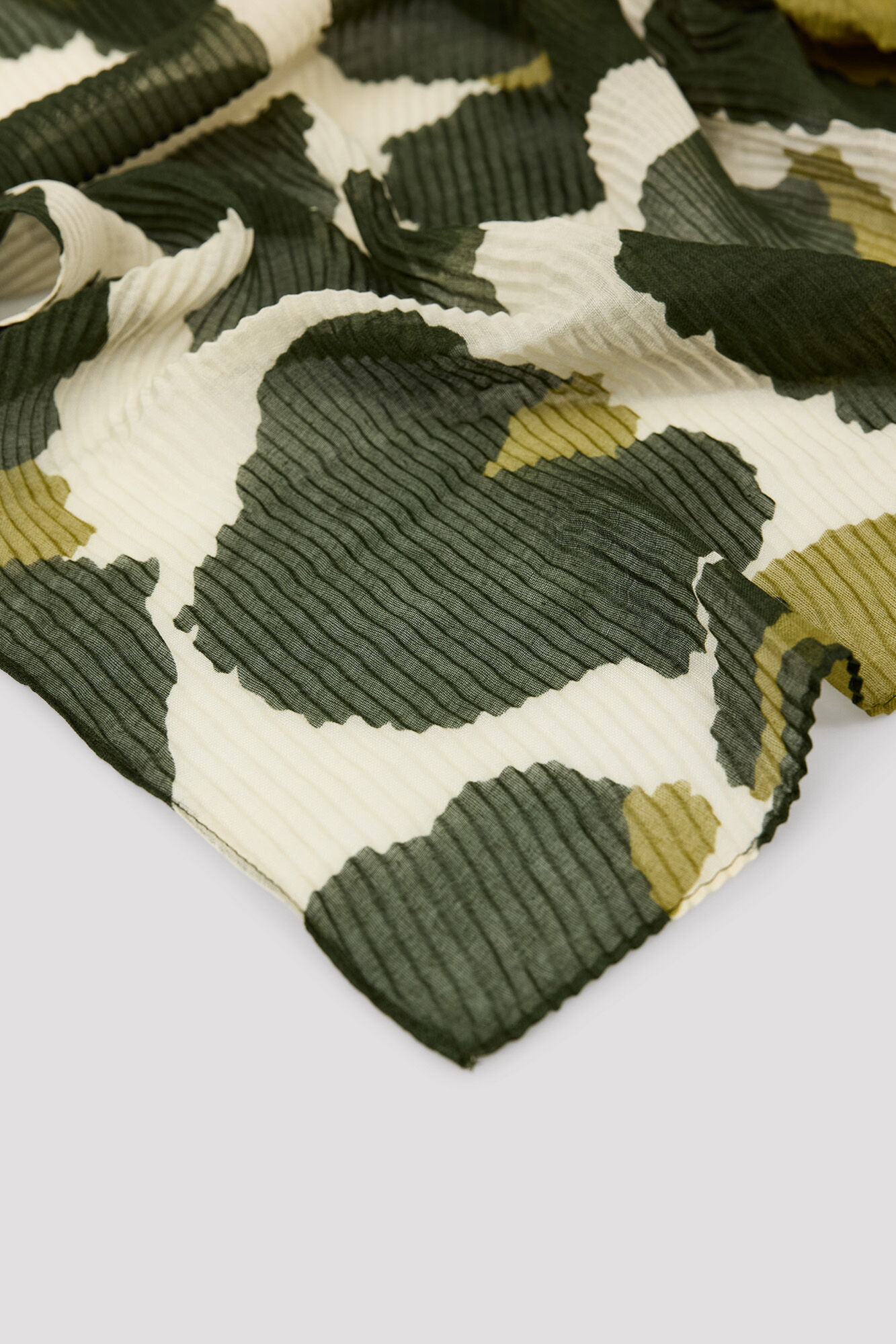 Cortefiel Leopard print pleated scarf