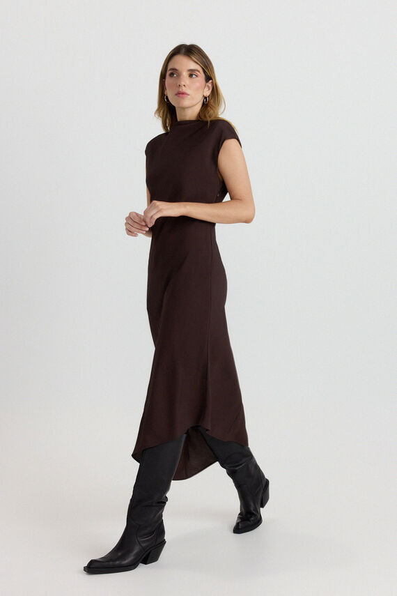Vestido midi bajo asimétrico