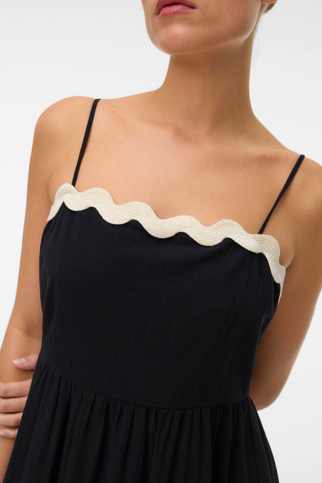 Vero Moda Vestido comprido de al&ccedil;as