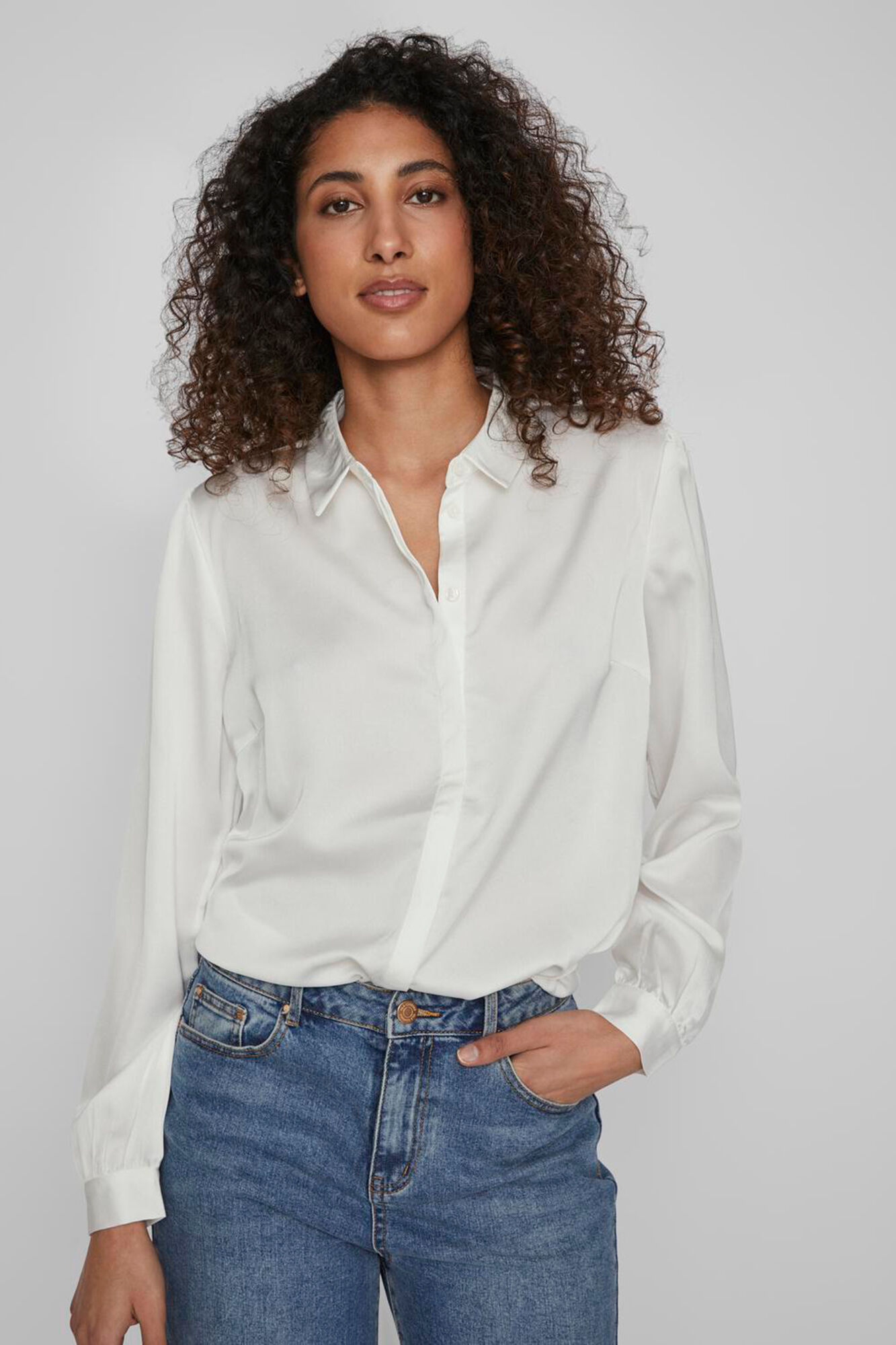 Vila Camisa de cetim manga comprida