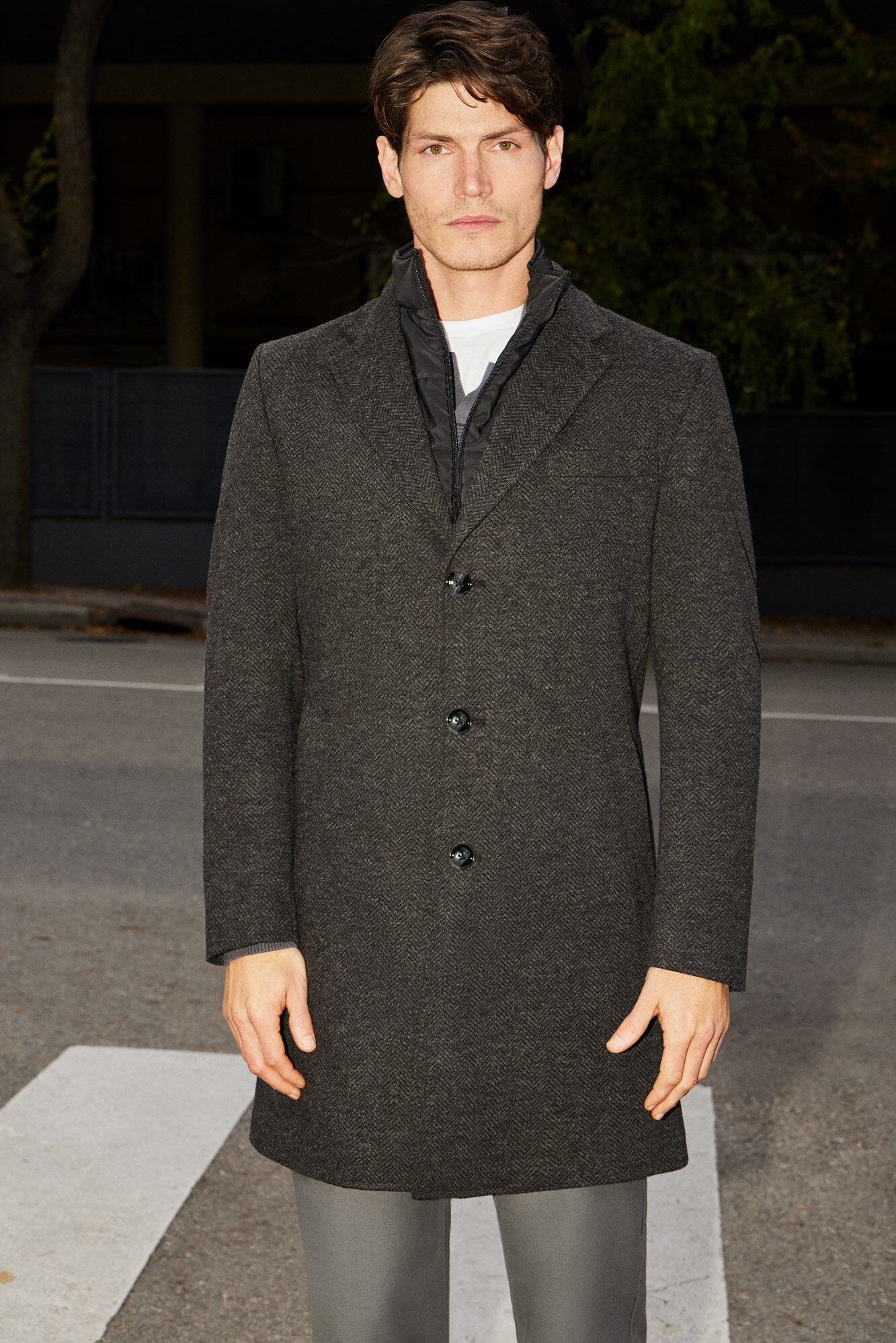 Mens overcoat with removable outlet liner