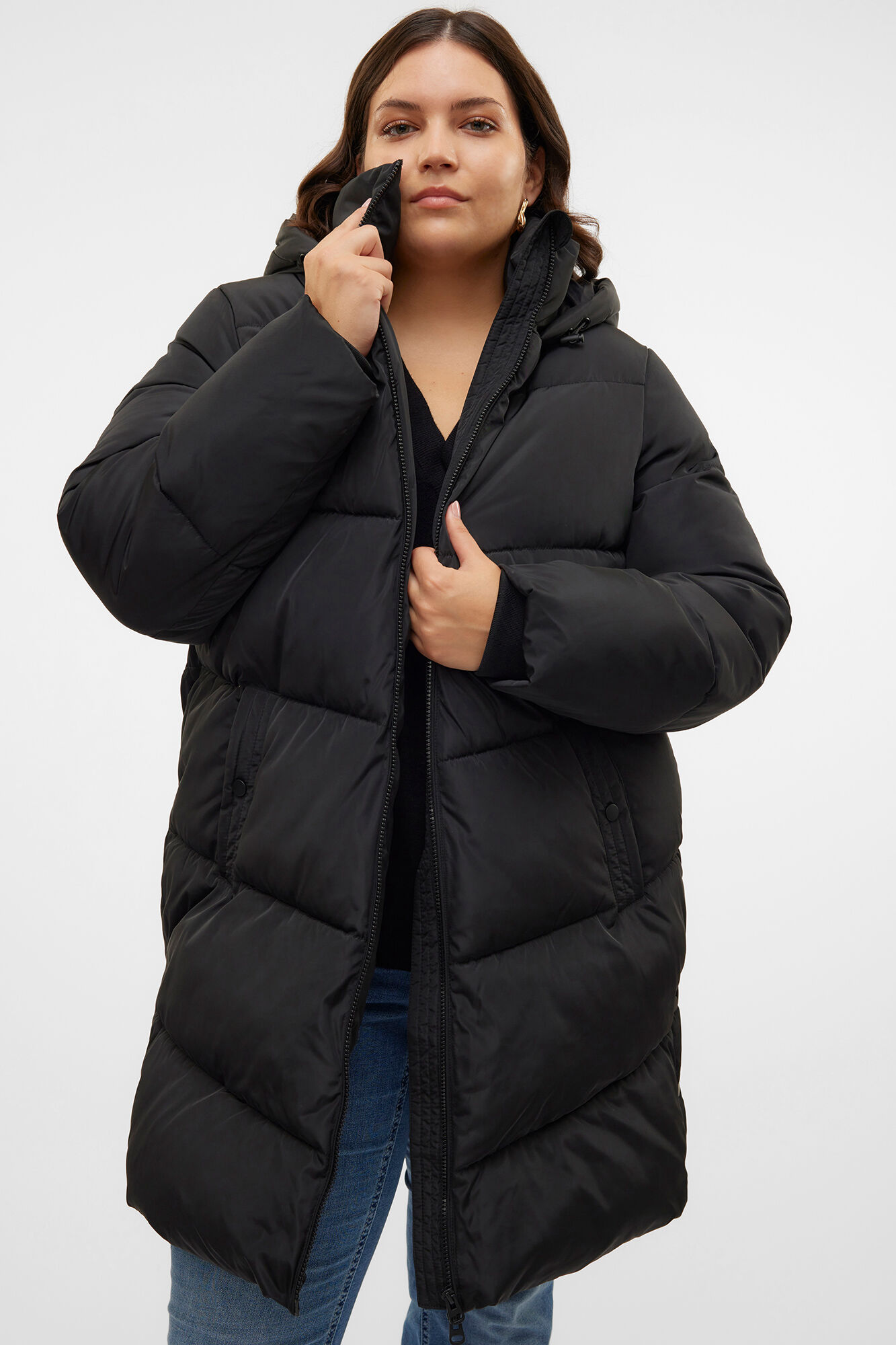 Abrigo acolchado con capucha talla grande Abrigos y parkas de mujer Cortefiel
