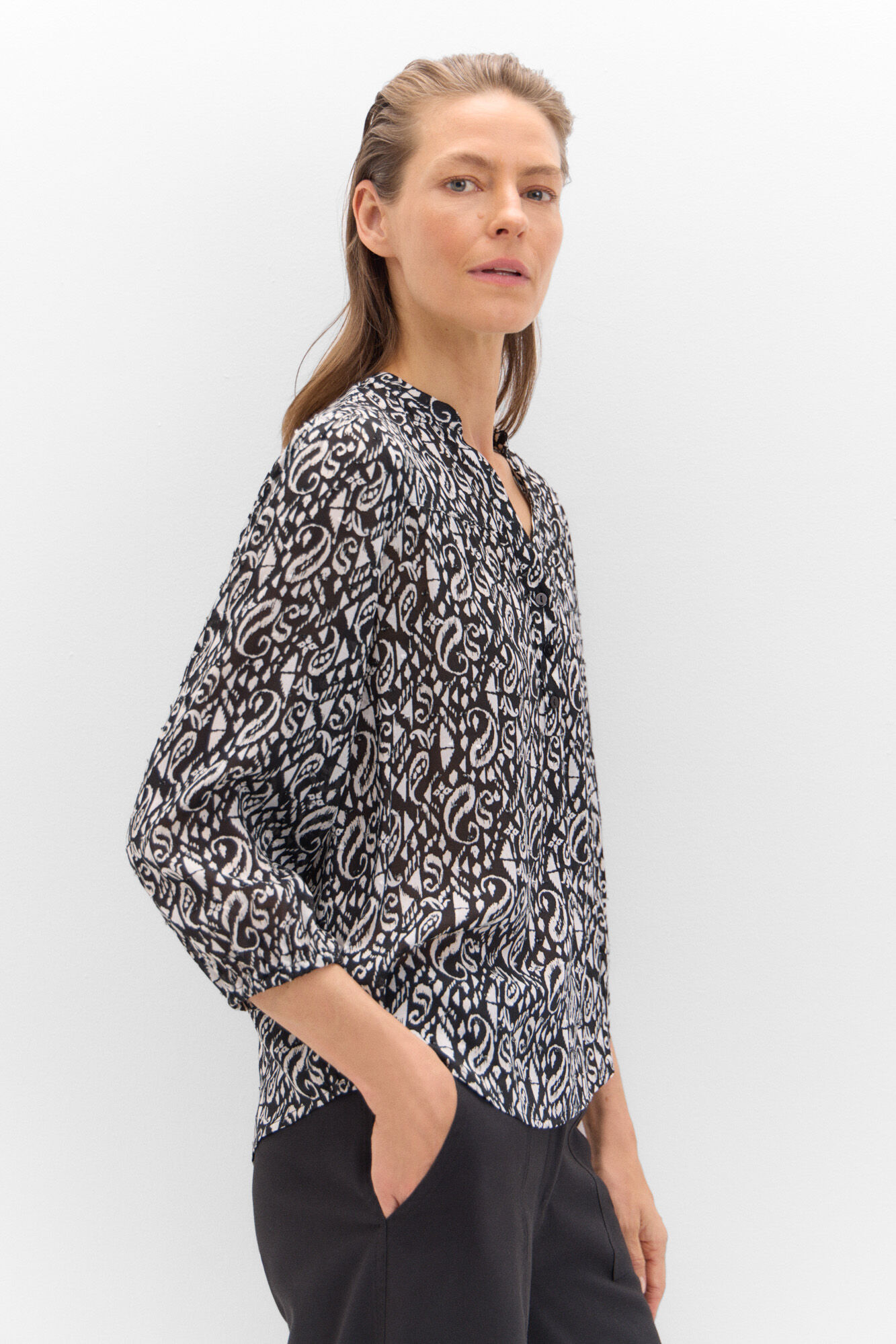 Blusa plumetti cuello mao Blusas de mujer Cortefiel
