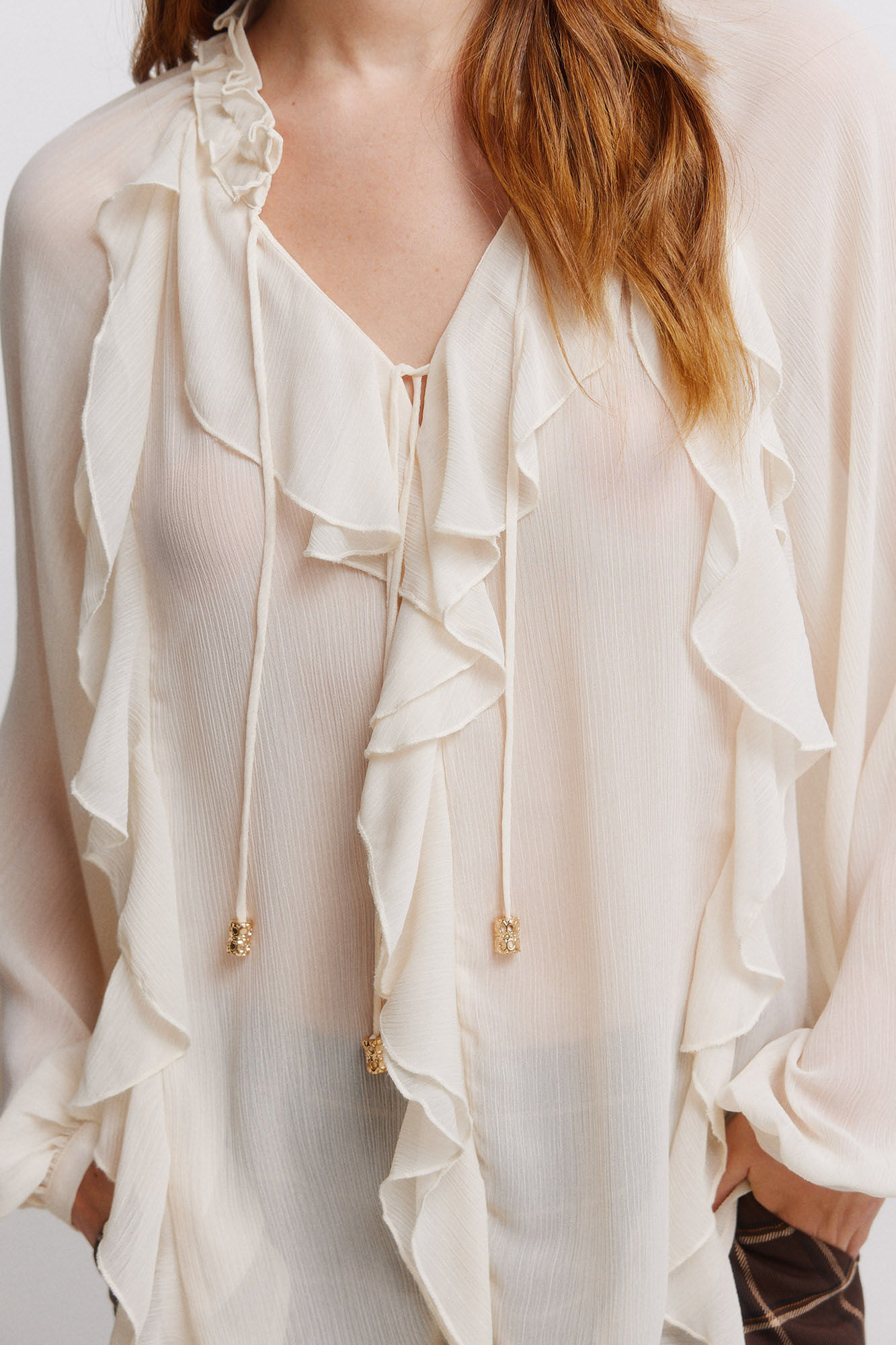 Vila Blusa fluida com folhos