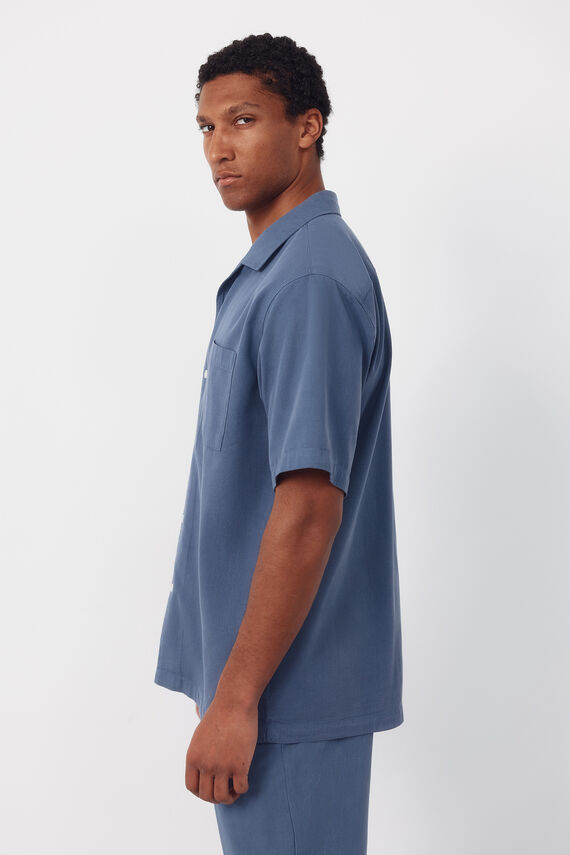 Camisa lisa manga corta cuello bowling