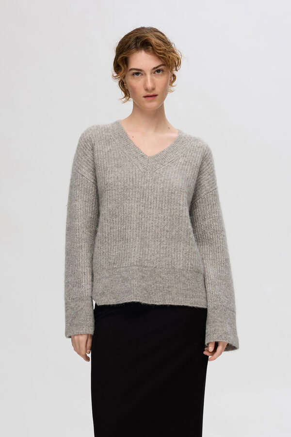 Cortefiel V- neck sweater made of wool and alpaca. Regular fit. Grey