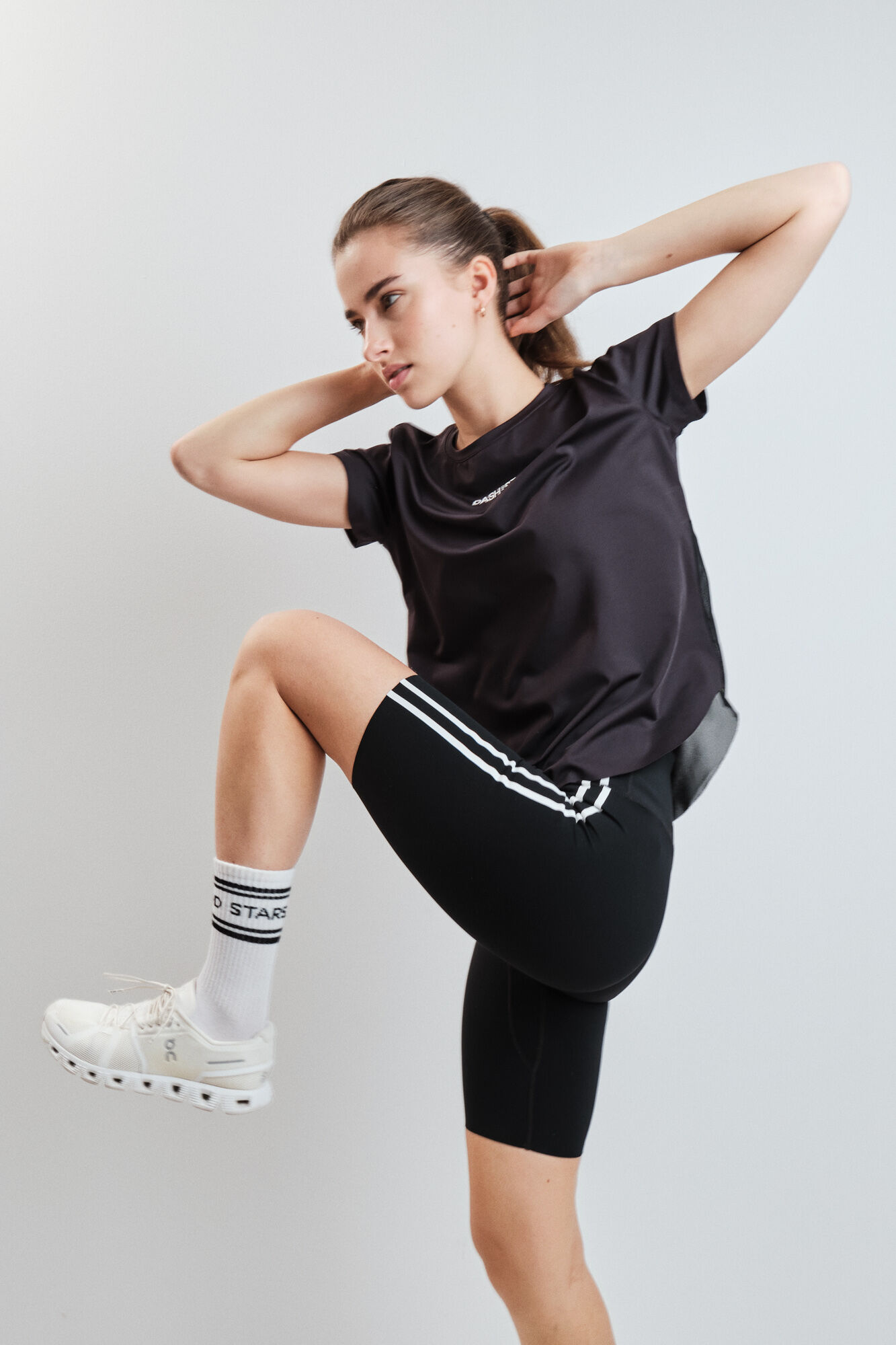 Dash and Stars Camiseta negra t&eacute;cnica panel mesh