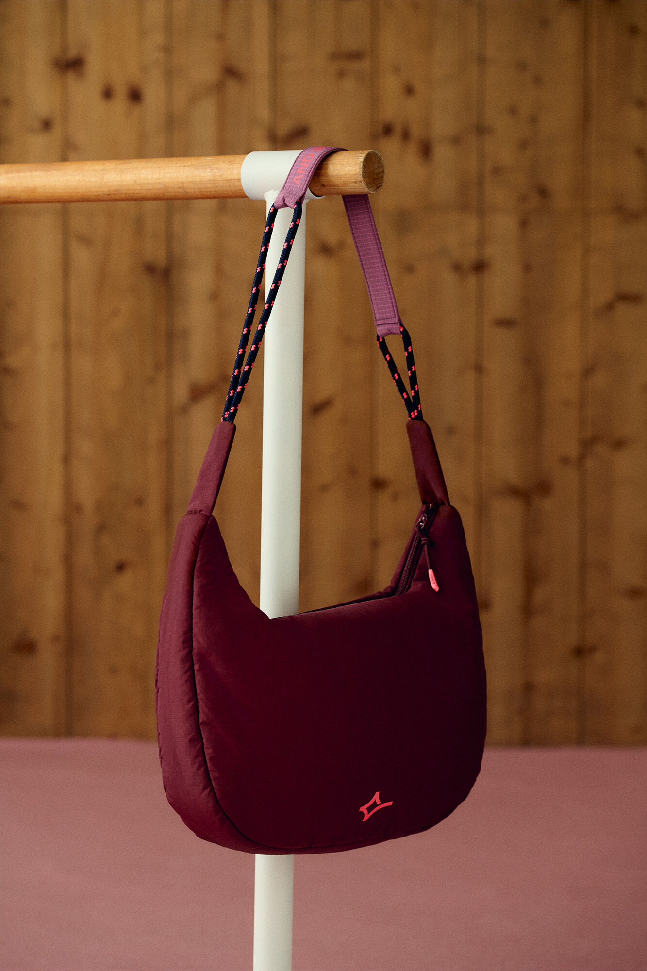 Dash and Stars Mala a tiracolo acolchoada em nylon