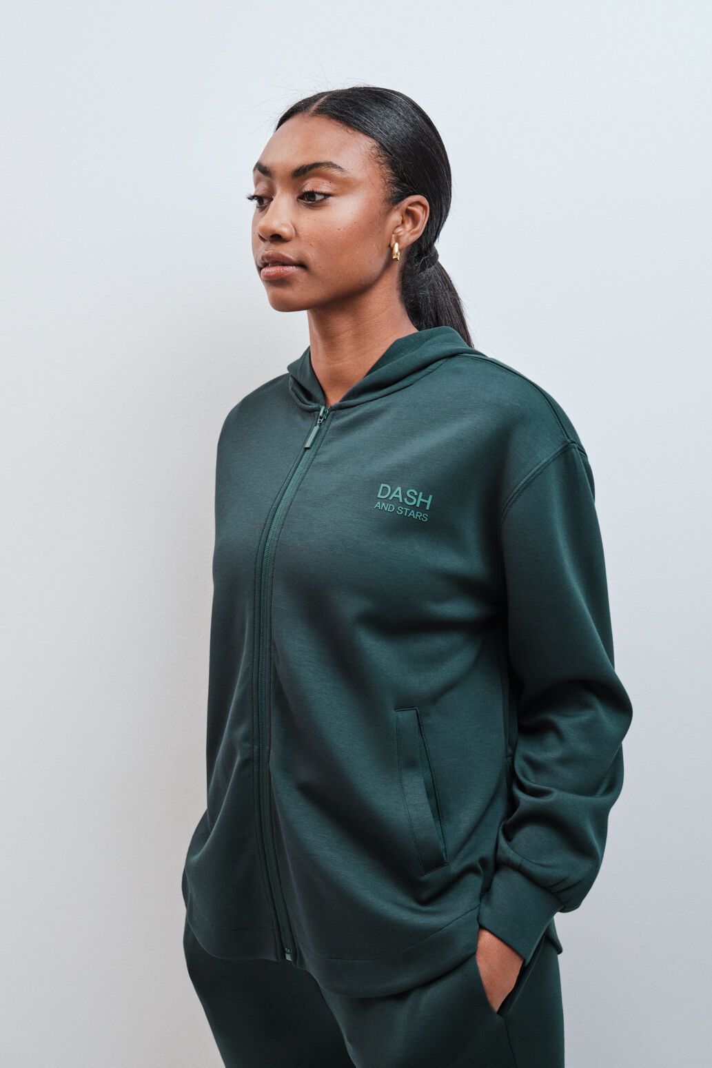 Dash and Stars Sweatshirt com capuz soft touch verde