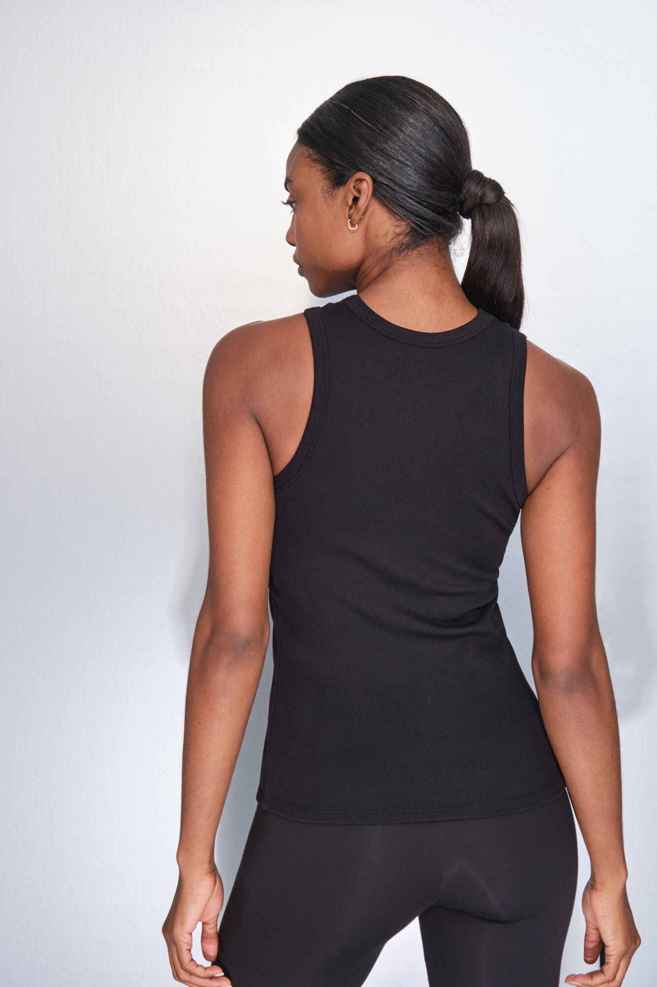 Dash and Stars T-shirt halter preto de algod&atilde;o canelado